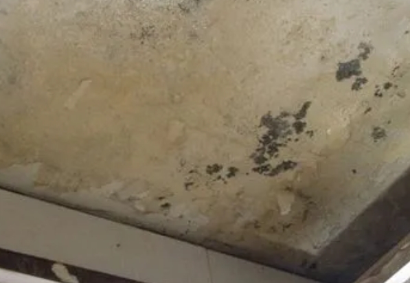 班玛阳台漏水维修公司分享下班玛卫生间渗水维修需要注意哪些问题。